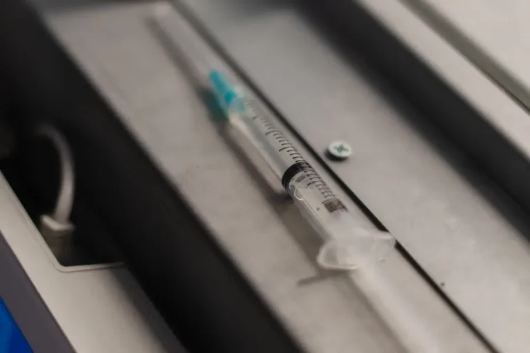 Syringe prepared for a regenerative medicine PRP treatment at FTG Ortho
